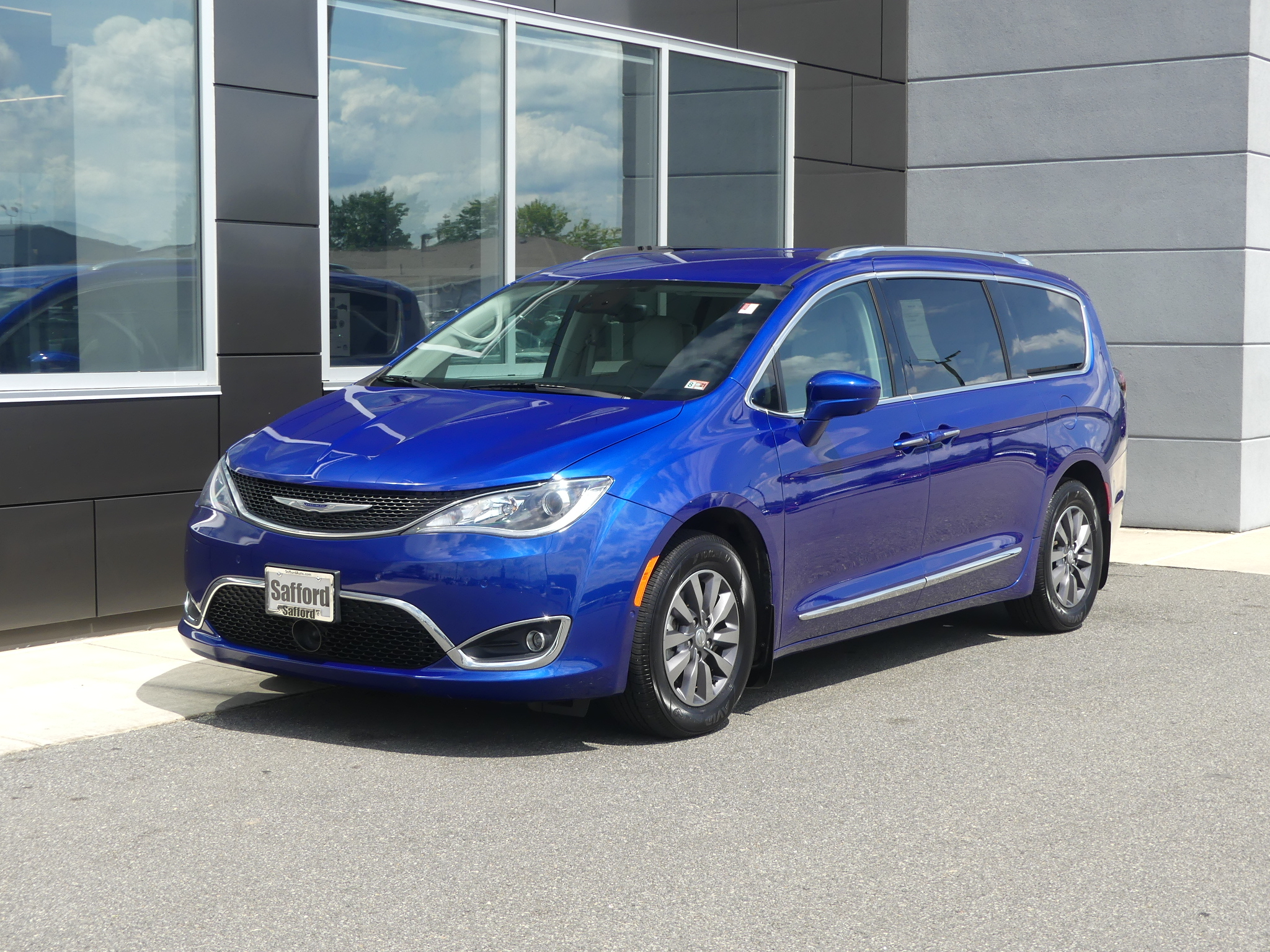 PreOwned 2019 Chrysler Pacifica Touring L Plus FWD